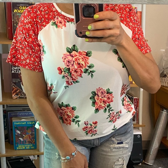 IVORY-PINK/CHERRY red -WINE red + white ROUND NECK FLORAL CONTRAST RAGLAN TOP - Picture 6 of 16